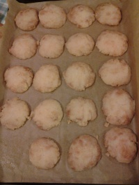 Rice-flour sugar cookies